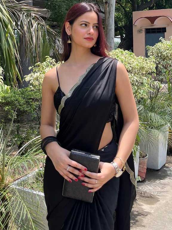 20 year old Call Girl service in Greater Noida